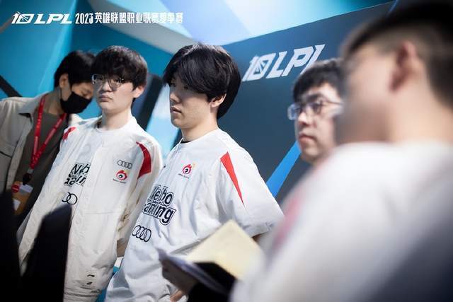 后防线的基 后防线的基